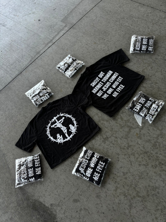 "JESUS SETS FREE" BOXY  CROPPED TEE